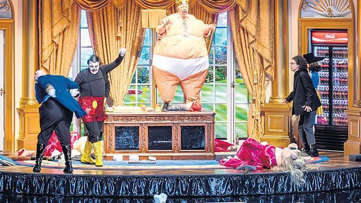 Trump Figürüyle İktidar Hırsı Sahneleniyor