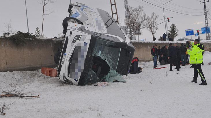 Ağrı'da Yolcu Otobüsü Devrildi: Çok Sayıda Yaralı Var