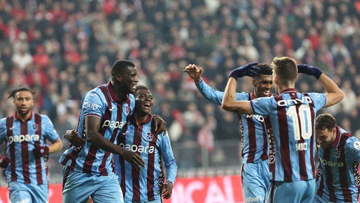 Trabzonspor Samsunspor Deplasmanında Galip Geldi: Onuachu Golleriyle Takımını Taşıdı