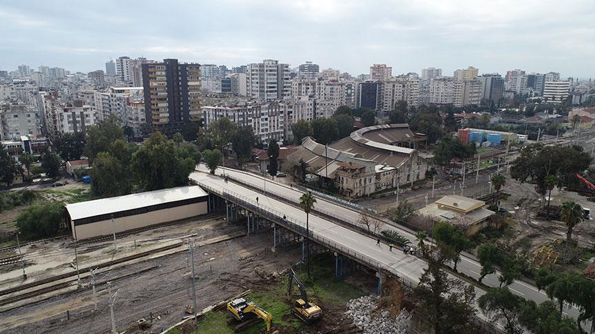 Adana'da Tarihi Kasım Gülek Köprüsü Yıkılıyor, Yerine Modern Alt Geçit Geliyor