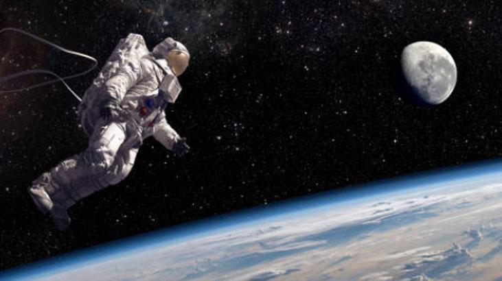 Ay'a Giden Astronotlar Artık Akıllı Telefonlarını Kullanabilecek