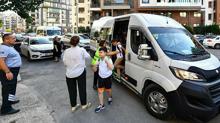 İzmir'de Öğrenci Servis Ücretleri Yeni Zamla Belirlendi