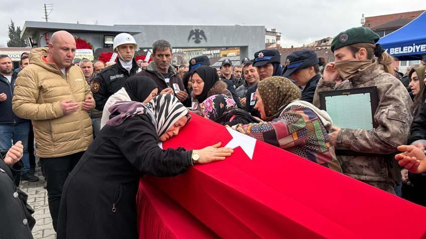 Kazara Yaşanan Silahlı Olayda Hayatını Kaybeden Polis Memuru Zonguldak'ta Toprağa Verildi