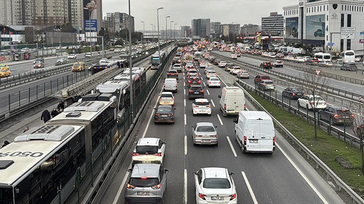 İstanbul'da Gün Sonu Trafik Kabusu: Yoğunluk Yüzde 80'e Dayandı