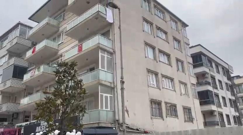 Küçükçekmece'de Dehşet Anları: İnşaat Sahası Yanındaki 5 Katlı Bina Kaydı