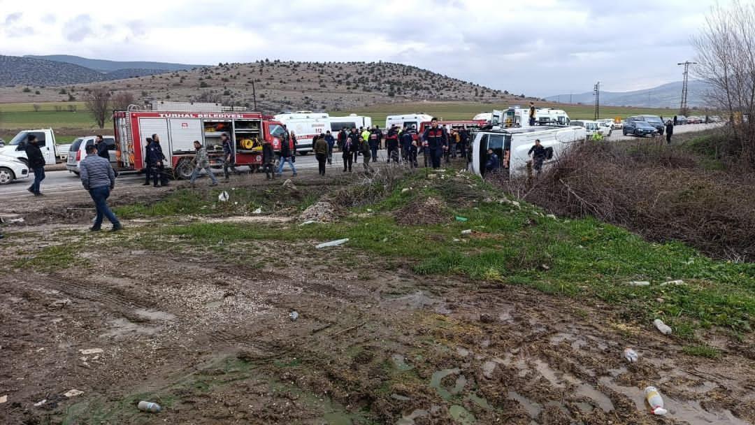 Tokat'ta Okul Servisi Kaza Yaptı: 6 Öğrenci Yaralandı
