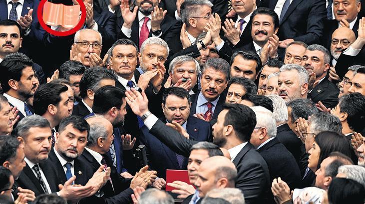 Meclis'te Gergin Yemin Töreni: Vekiller Arasında Fiziksel Tartışma Yaşandı