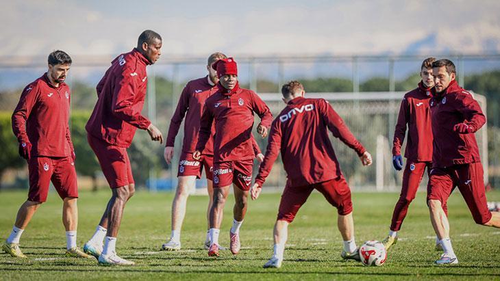 Trabzonspor, Fenerbahçe Maçına Odaklandı: Hazırlıklar Sürerken Taktiksel Çalışmalar Ön Planda