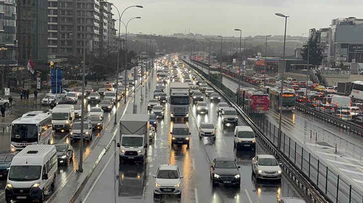 İstanbul Trafiğinde Kırmızı Alarm: Yoğunluk Yüzde 89'a Ulaştı