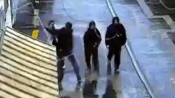 16 Yaşındaki Genç Kız, Tanımadığı Birini Karnından Bıçaklayarak Tutuklandı