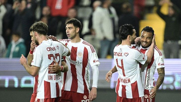 Antalyaspor, Samsunspor'u Üç Golle Mağlup Etti