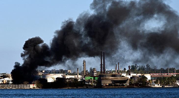 Küba'da Petrol Rafinerisinde Büyük Yangın: Can Kaybı Yaşanmadı