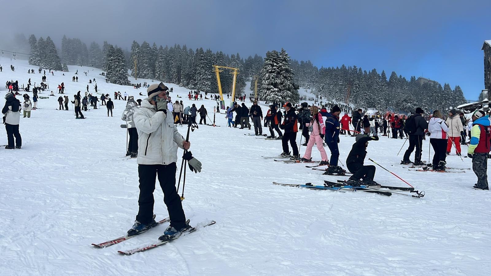 Uludağ'da Sevgililer Günü Coşkusu: Beyaz Cennet Doldu Taştı