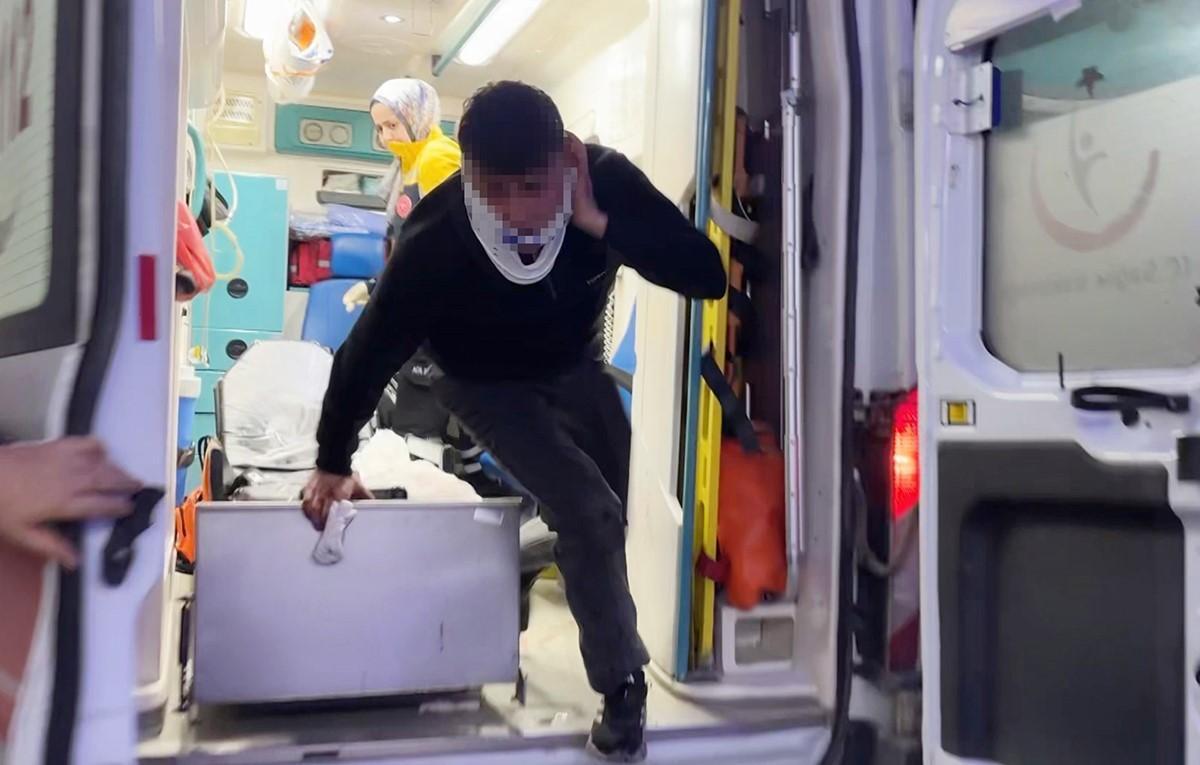 Aksaray'da Gasp Girişimi Sonrası Yaralıların Müdahalesi Kamerada