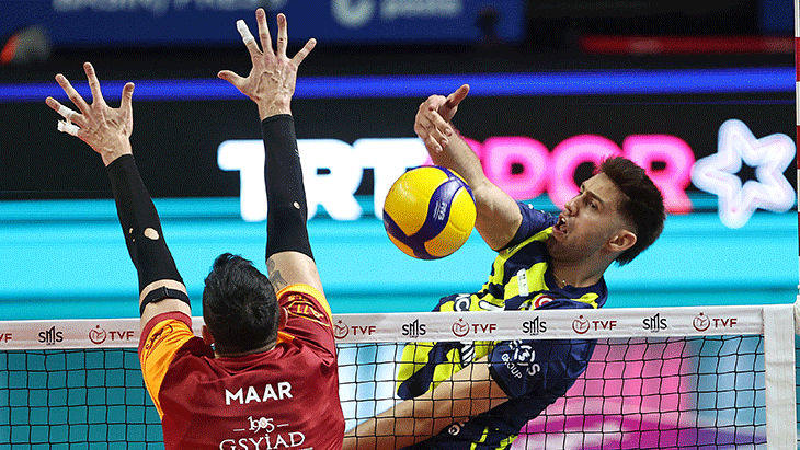 Efeler Ligi'nde Nefes Kesen Derbi: Galatasaray ve Fenerbahçe Sahada