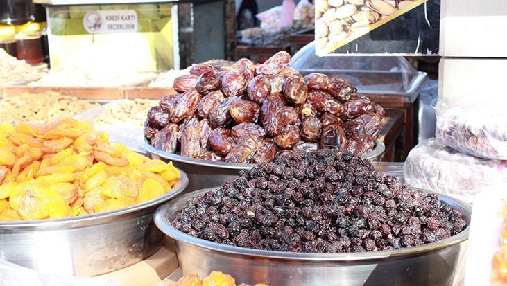 Siirt'te Ramazan Hazırlıkları Başladı: Sofraların Vazgeçilmezleri Tezgahlardaki Yerini Aldı