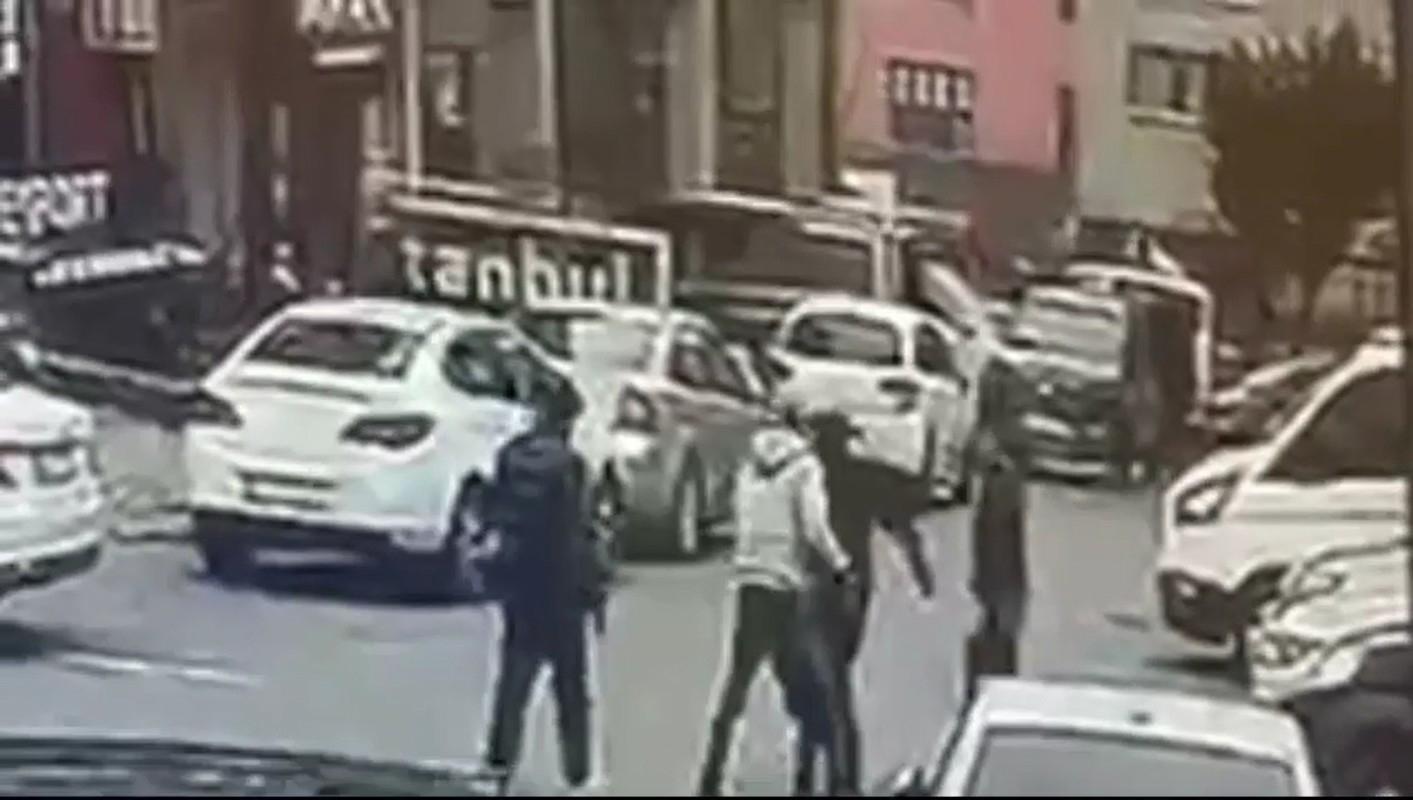 Güngören'de Bankadan Çekilen Milyonlarca Lira Gasp Edildi: Şüpheliler Kısa Sürede Yakalandı