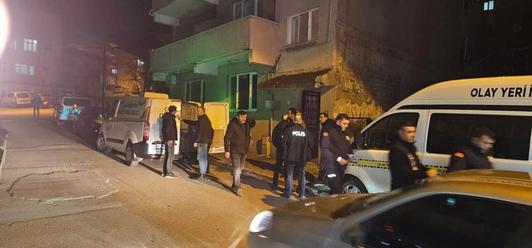 Vatandaşları 300 milyon lira dolandırdığı ileri sürülen emlakçı, evinde ölü bulundu
