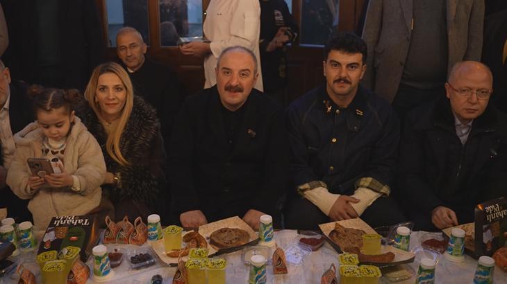 Bursa'da Geleneksel Sahur Buluşması: Mustafa Varank Gençleri Davet Etti
