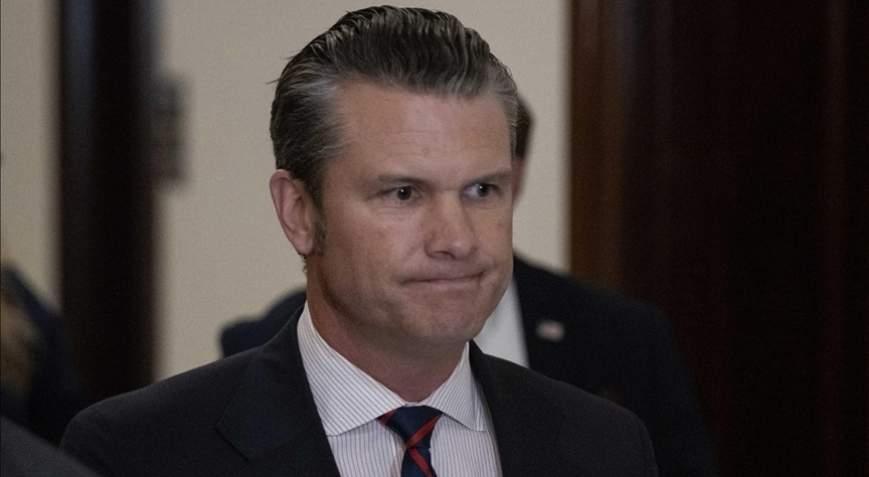 Pentagon'da Fotoğraf Krizi: Savunma Bakanı Hegseth'in Görüntüleri Tartışma Yarattı