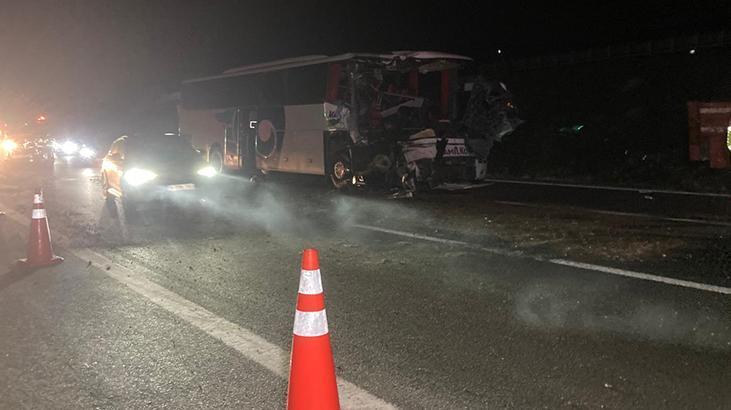 Ankara'da Korkunç Kaza: Otobüs TIR'a Arkadan Çarptı, 1 Kişi Hayatını Kaybetti, 15 Yaralı