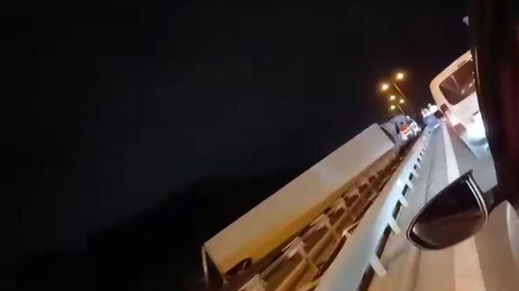 TEM Otoyolu'nda TIR Devrildi, Trafik Durma Noktasına Geldi