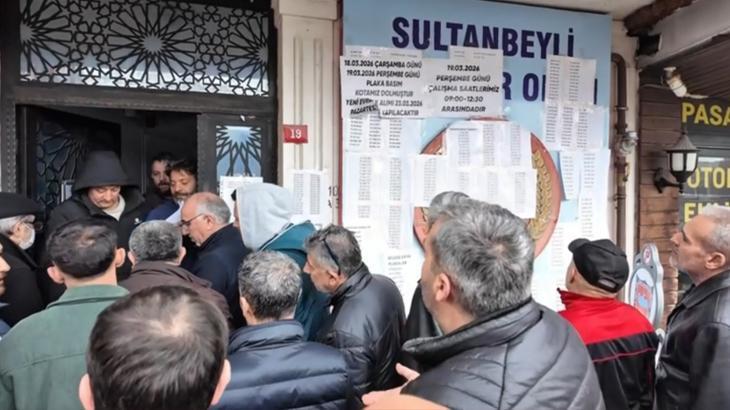 APP Plaka Dönüşümü Yoğunluğu Trafikte Kaosa Yol Açtı