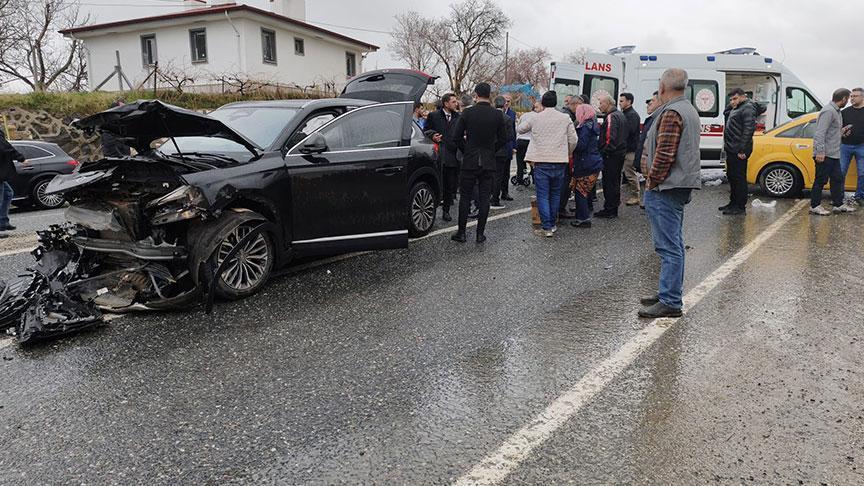 AK Parti Konvoyunda Trafik Kazası: 2 Yaralı