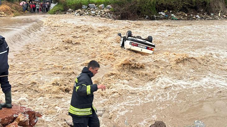 Muğla'da Sel Faciası: Otomobil Dere Yatağına Sürüklendi, 1 Kişi Hayatını Kaybetti