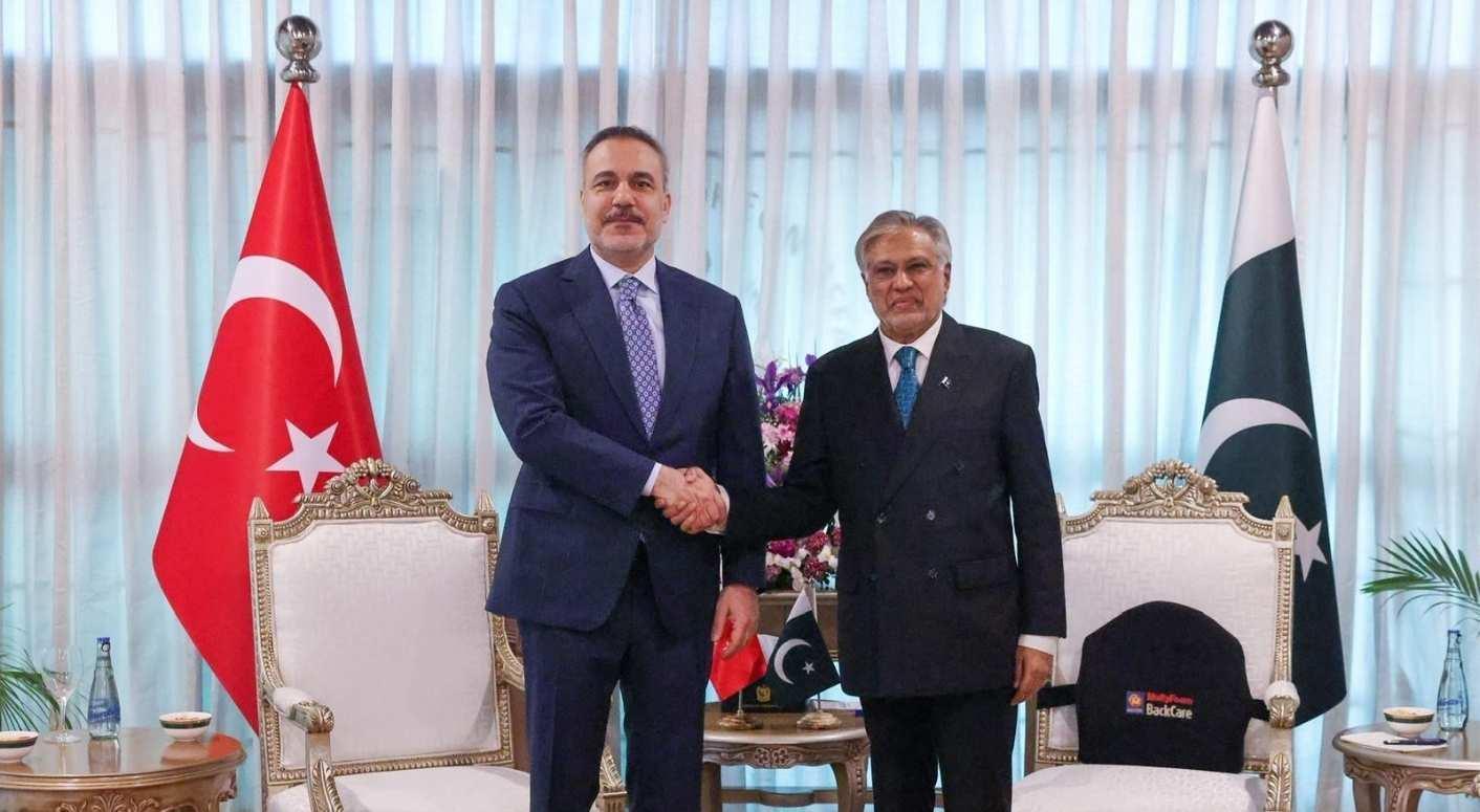Dışişleri Bakanı Fidan, Pakistan'da Meclis Üyesi Dar ile Bölgesel Konuları Görüştü