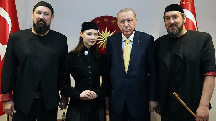 Cumhurbaşkanı Erdoğan, 'Ay Yola' Müzik Grubunu Ağırladı