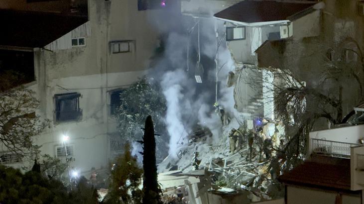 İran Füzesi İsrail'i Vurdu: Hayfa'da Bina İsabet Aldı, Yaralılar Var