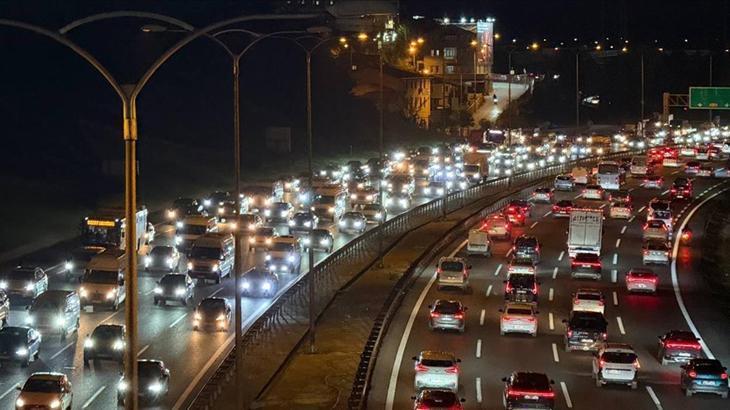 İstanbul'da Akşam Saati Trafiği Felç Oldu: Yoğunluk Yüzde 85'e Dayandı