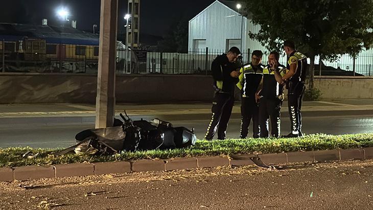 Sivas'da Motosiklet Aydınlatma Direğine Çarptı: 2 Yaraalanan
