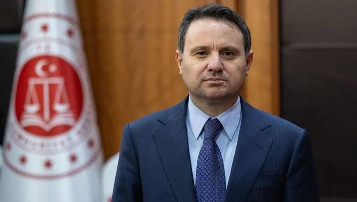 Bakan Gürlek, 150 bin Lirayı Türk Kızılayına Bağışladı: Manevi Tazminatın Yardıma Dönüşü